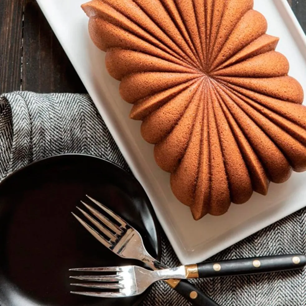 Molde Classic Fluted Loaf Nordic Ware