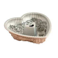 Molde corazón floral Bundt Nordic Ware
