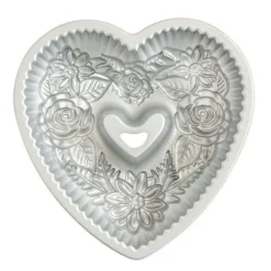 Molde corazón floral Bundt Nordic Ware