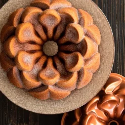 Molde Magnolia Bundt Nordic Ware