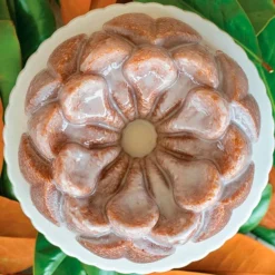 Molde Magnolia Bundt Nordic Ware