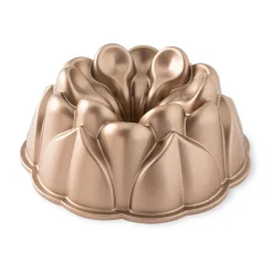 Molde Magnolia Bundt Nordic Ware