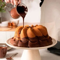 Molde Pirouette dorado Bundt Nordic Ware