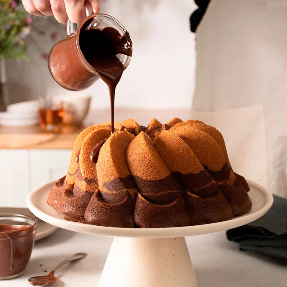 Molde Pirouette dorado Bundt Nordic Ware