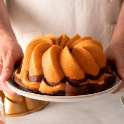 Molde Pirouette dorado Bundt Nordic Ware
