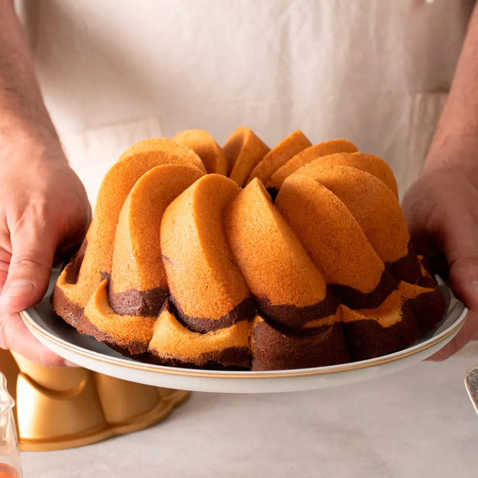 Molde Pirouette dorado Bundt Nordic Ware