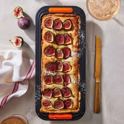 Molde rectangular antiadherente con base extraible Le Creuset