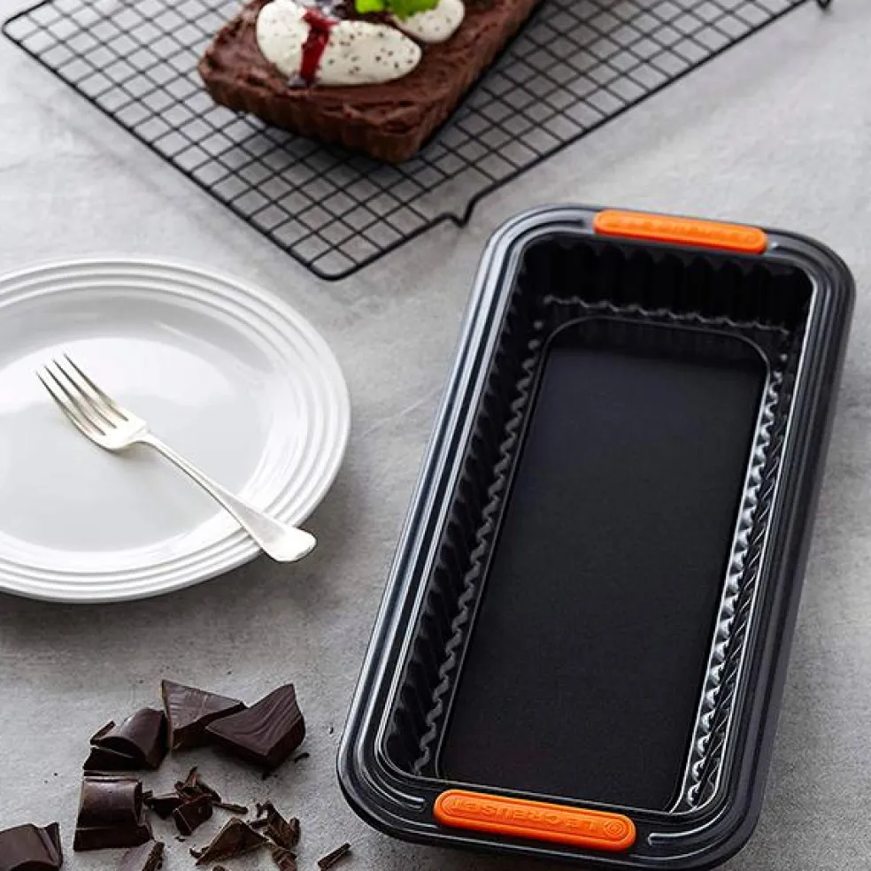 Molde rectangular antiadherente con base extraible Le Creuset