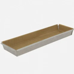 Molde rectangular perforado con papel de hornear De Buyer