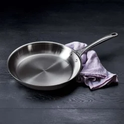 Pack sartén de hierro skillet y Sartén acero inoxidable Le Creuset
