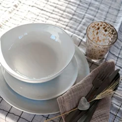 Platos de porcelana Bianca de Olsson & Jensen