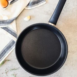 Sartén antiadherente con exterior de acero inox Antistick Bra