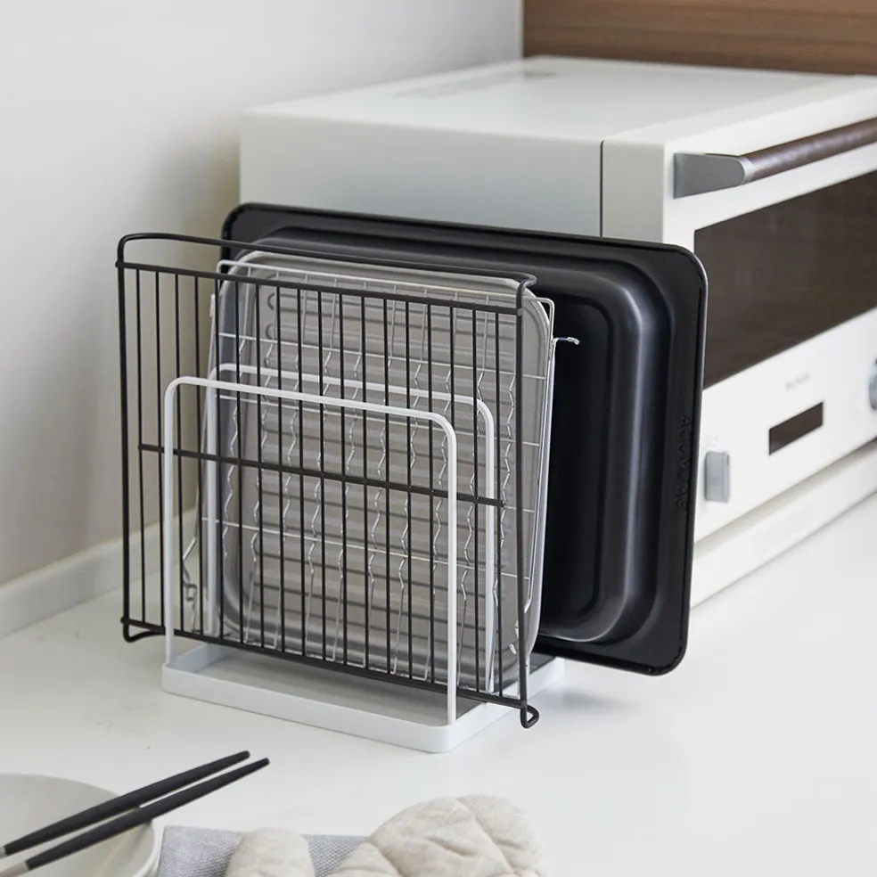 Soporte organizador para tablas y bandejas Yamazaki