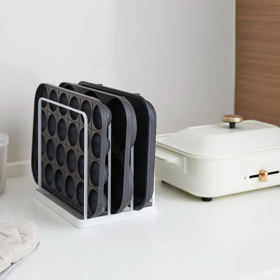 Soporte organizador para tablas y bandejas Yamazaki