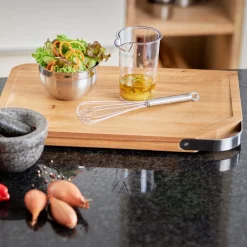 Tabla de cortar de madera de olmo con asa de inox Rösle