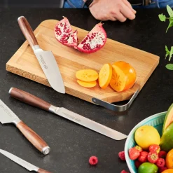 Tabla de cortar de madera de olmo con asa de inox Rösle