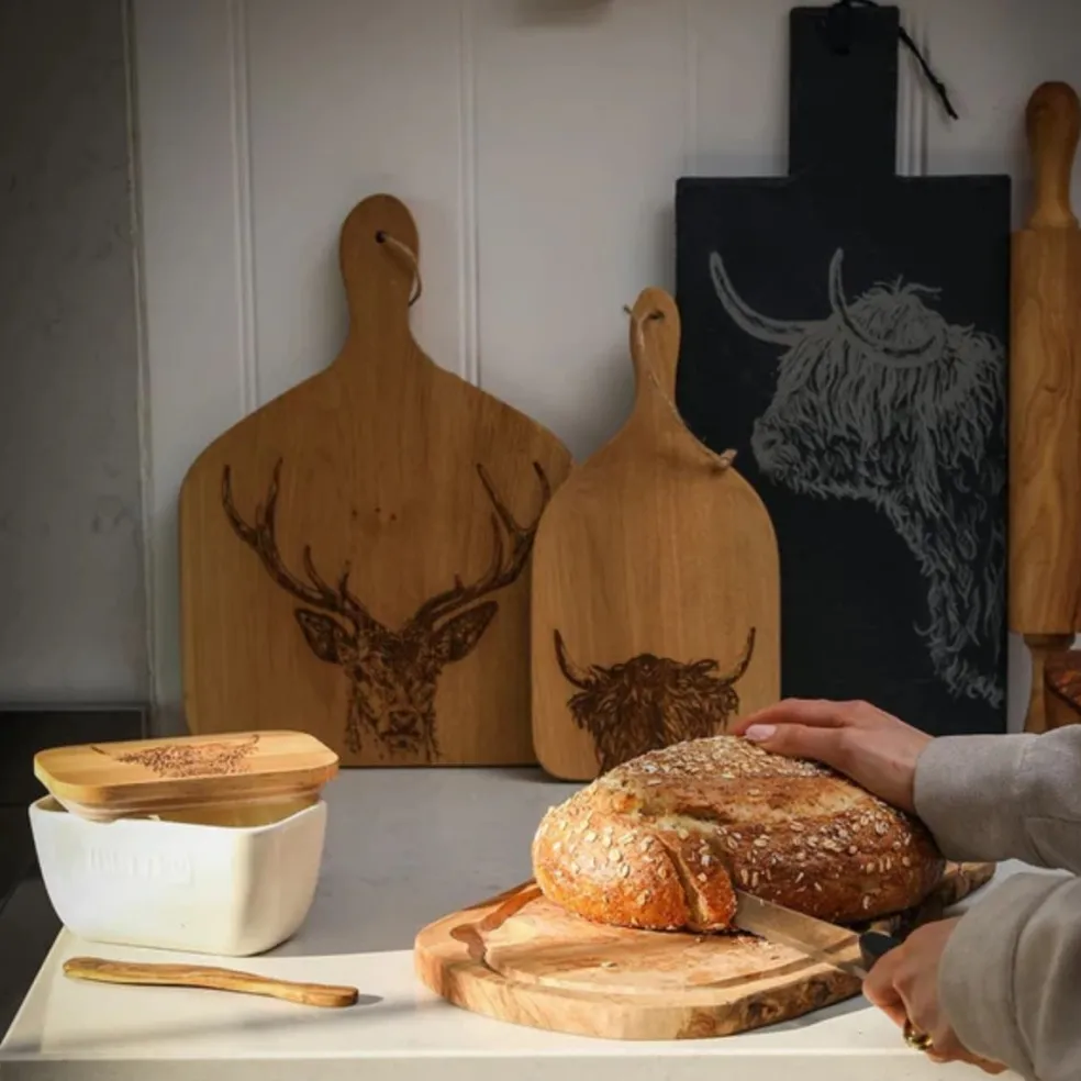 Tabla para cortar de madera de olivo con ranura para jugos Selbrae