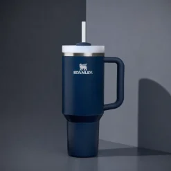 Vaso termo con asa y pajita The Quencher FlowState Stanley