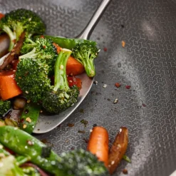 Wok cerámico de acero inoxidable tricapa con fondo de nido de abeja Apex GreenPan