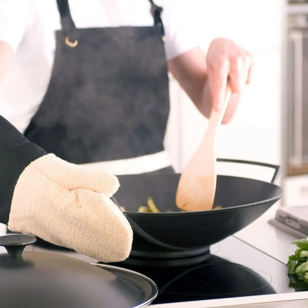 Wok de hierro fundido con tapa de cristal Le Creuset